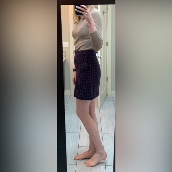 Navy and red plaid skirt with pockets - Picture 2 of 3
